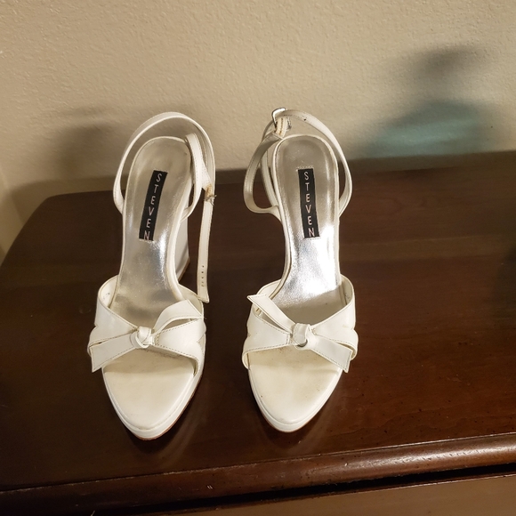 Steven By Steve Madden Shoes - Beautiful white leather shoes